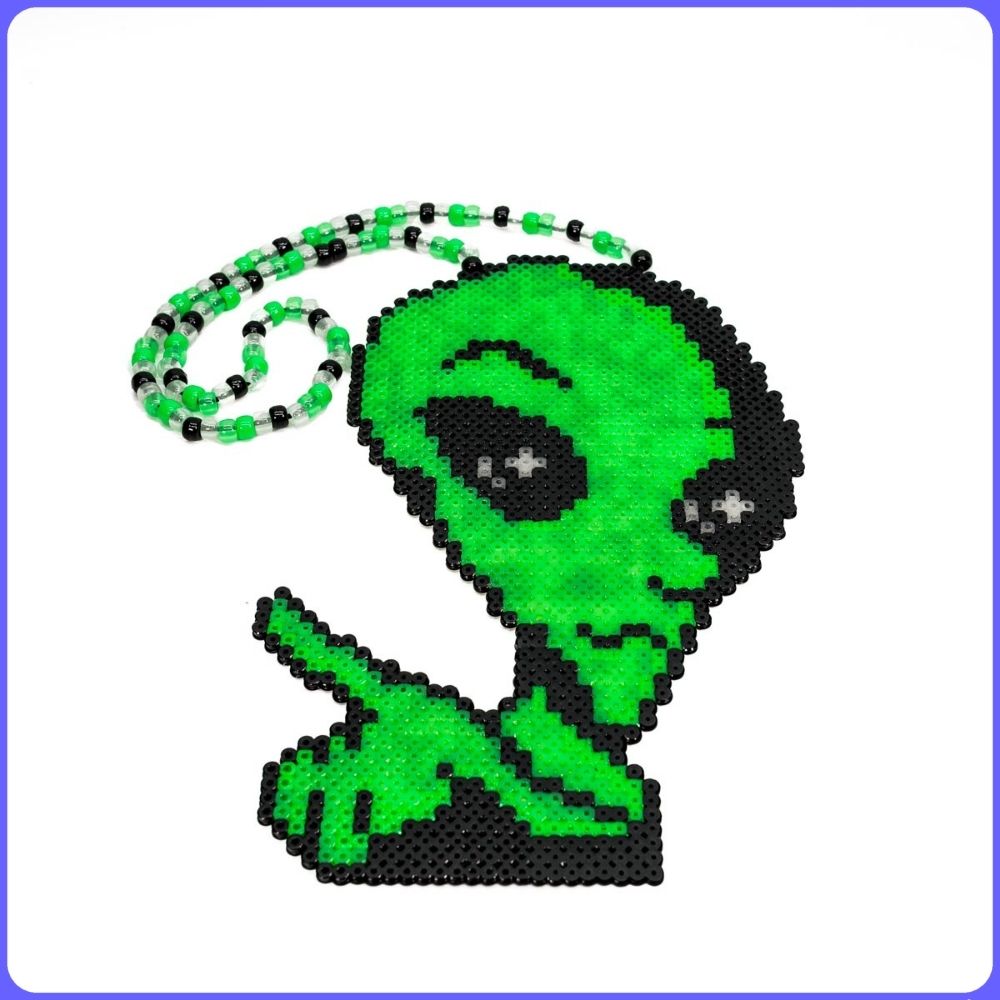 Sparkling Alien - (XL) Perler